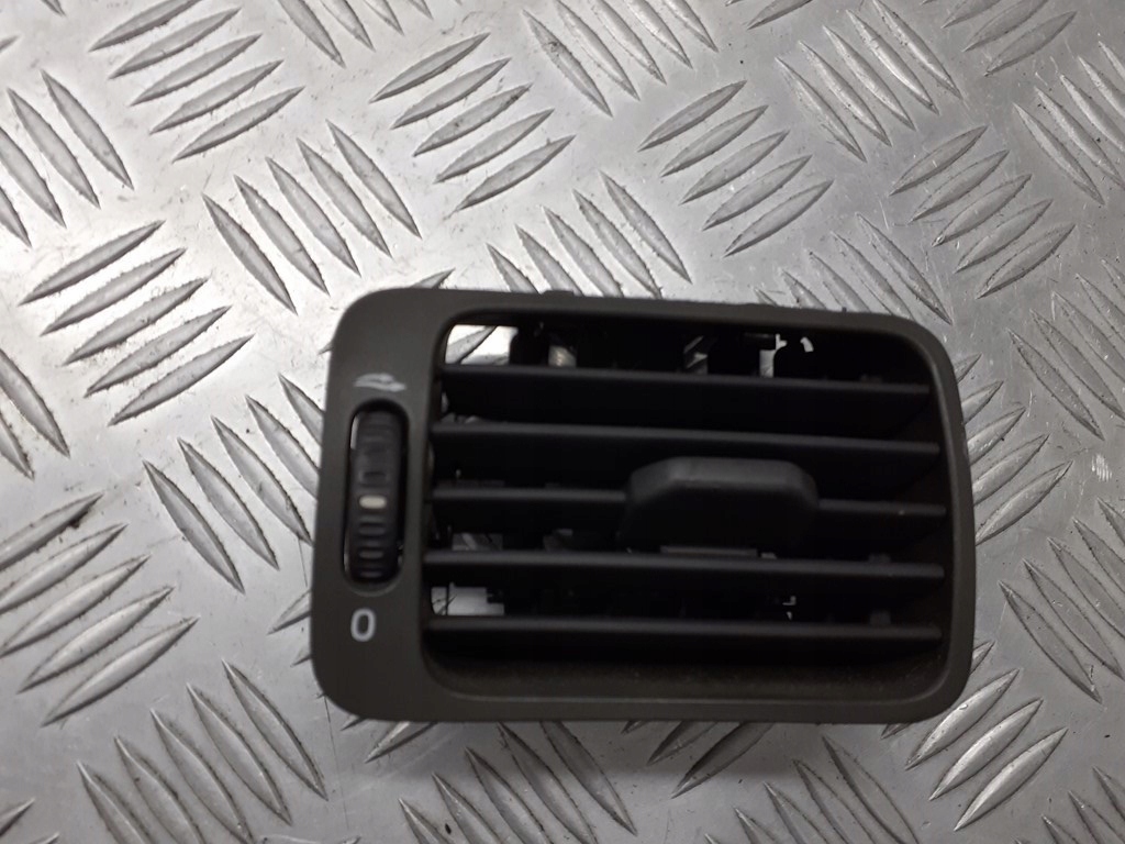 фото №1, Решітка права обдув volvo s80 130082002