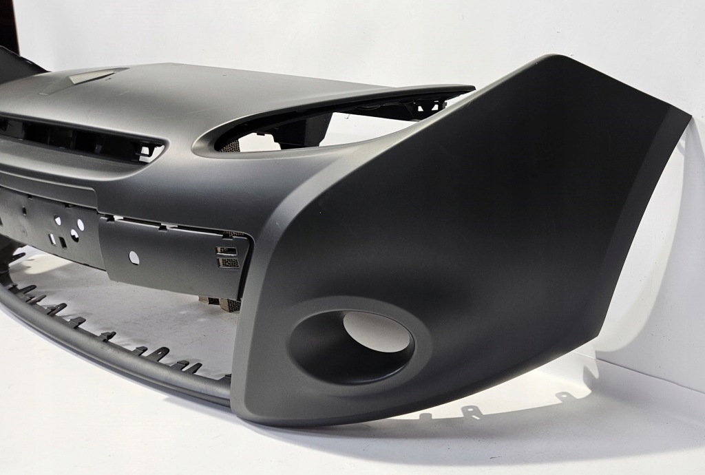 Бампер передний renault clio 3 рестайлинг  185 09- новый Оригинал