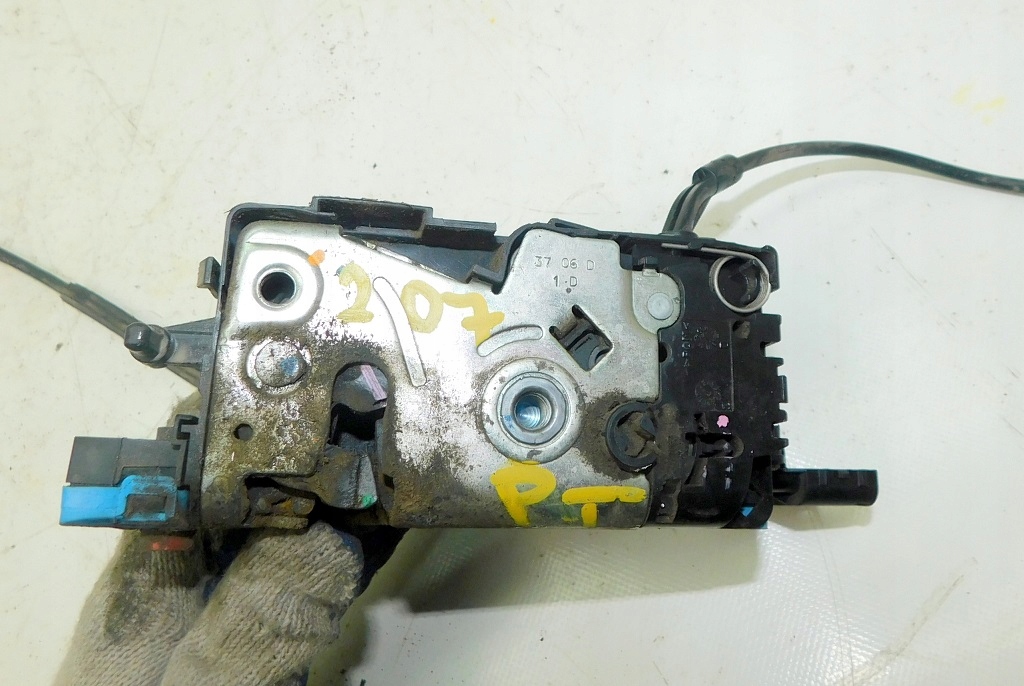 Купить Peugeot 207 1.4b 2006r замок дверь правый задний  24099816
