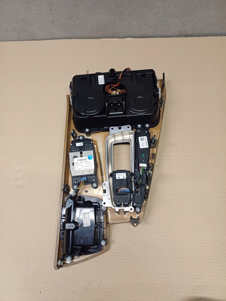 фото №15, Рамка dekor домкрата перемикання передач bmw 5 f10 f11 nr. 9206383 комплектна