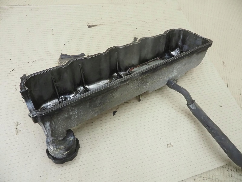 фото №15, Hyundai h1 2.5 td d4bf крышка клапанов