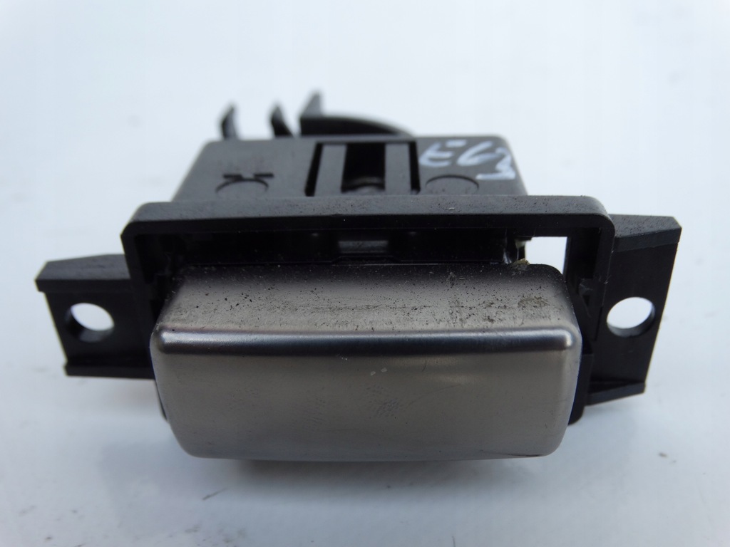 фото №1, Кнопка открывания бардачка na перчатки e63 e64