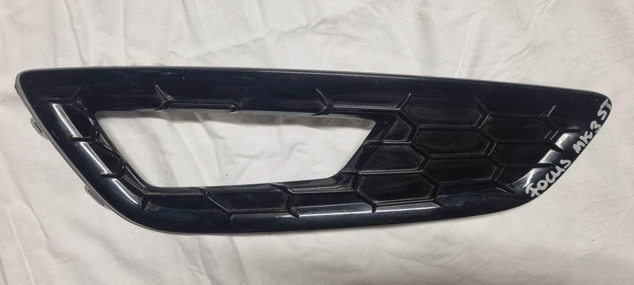 Купить Ford focus mk3 st решётка бампера правая