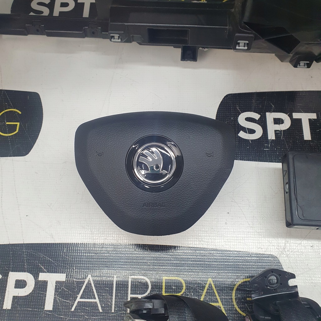 фото №5, Karoq sportline przed liftem панель приладів консоль подушки безпеки ремені подушка безпеки