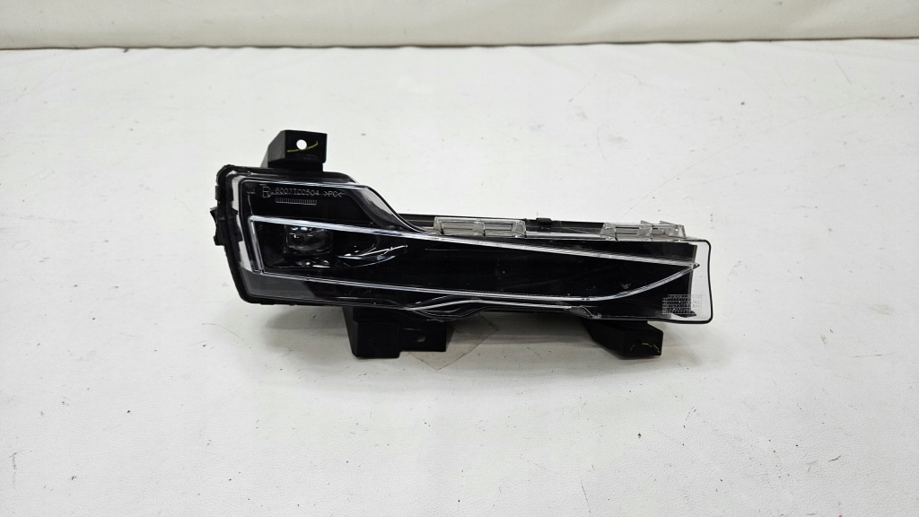 Протитуманна фара led правий tesla model 3 1077396-00-d Зі Шроту