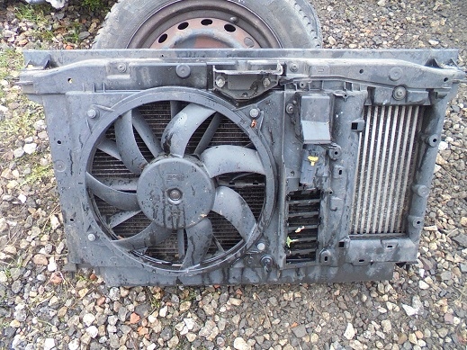 фото №1, Peugeot 5008 2.0 hdi 163km pas передній радіатор