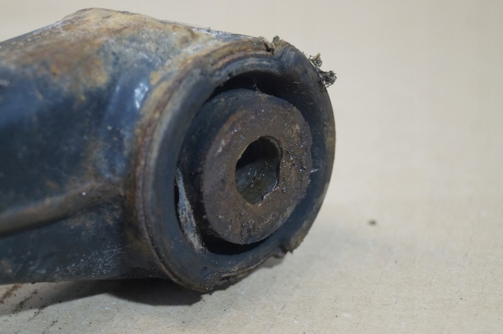 фото №8, Рычаг левый перед land rover discovery iii 2.7