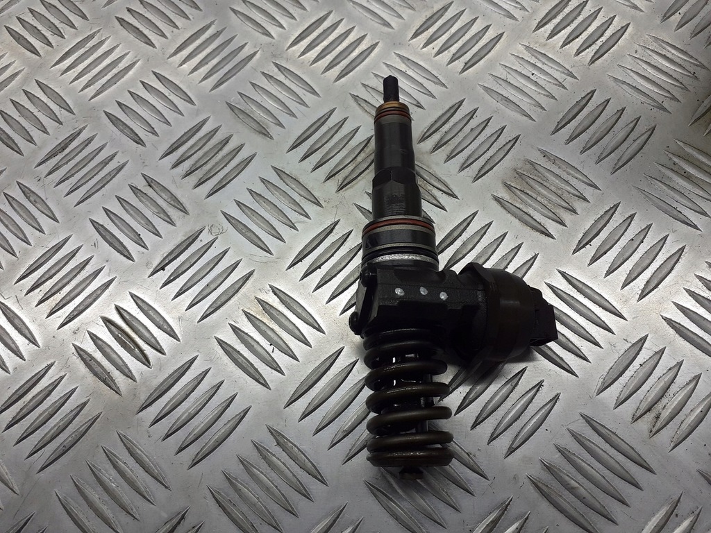 фото №1, Насос-форсунка audi a3 8l 038130073aq