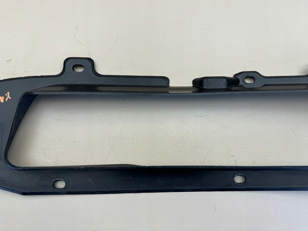 фото №7, Aston martin db11 16r- направляющая бампера левый перед передний hy53-8n337