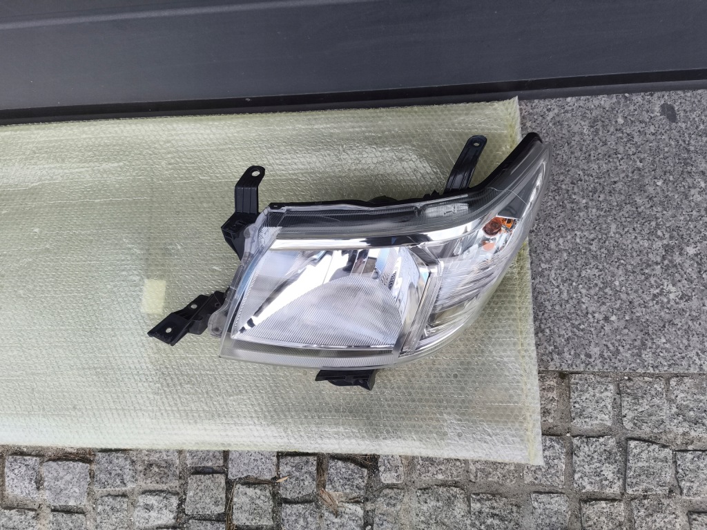 фото №12, Лампа передня права ліва toyota hilux viii 05- 81150-0k440 81110-0k440