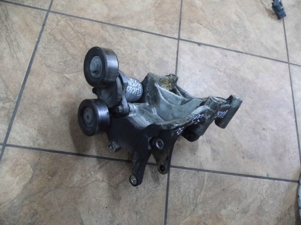 Tucson 1 2.0crdi 07' кронштейн ролик натяжитель в Украине