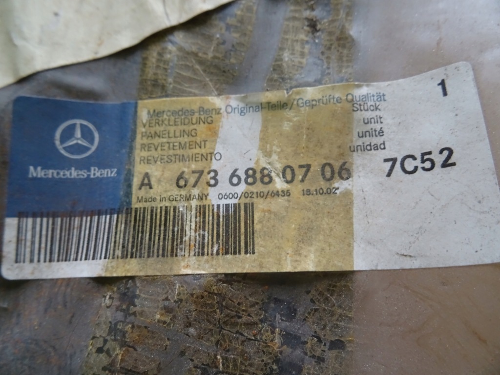 Ветровик защита кабины mercedes a6736880706 оригинальный номер Киев
