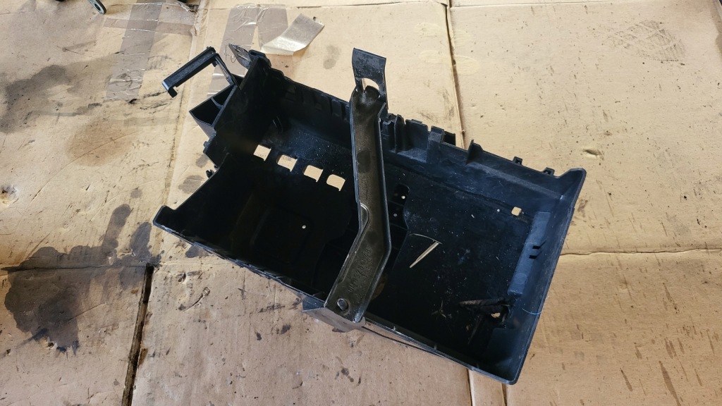 Купити Astra j 2.0cdti основа акумулятор 13354420