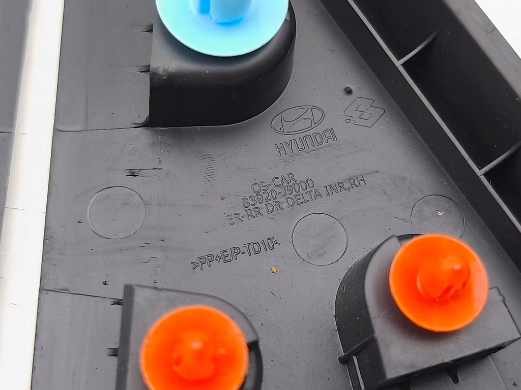 фото №6, Hyundai kona i 2022 молдинг стекло задний 83920j9000