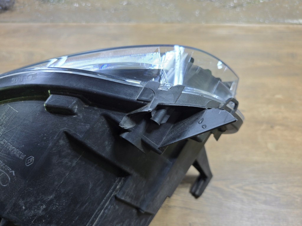 Renault twingo 3 3 рестайлинг  фара перед передняя левая led 260602593r Киев