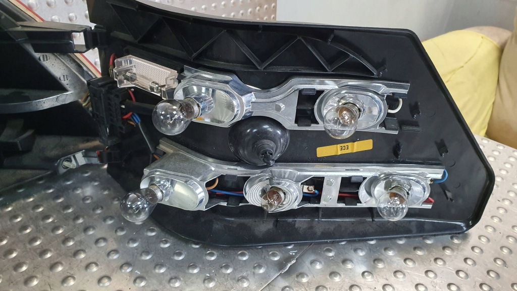 Лампа задний  левая mercedes s-klasa w140 91- Цена