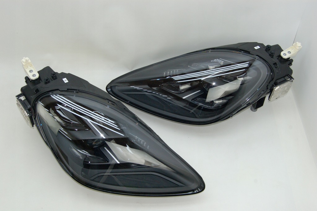 фото №16, Porsche cayenne iii лампа правая f-led matrix 17-