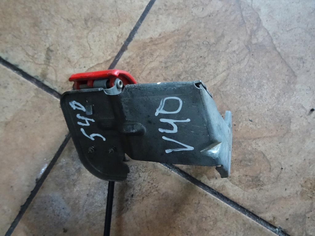 фото №2, Volvo v40 1.9dci 03' ручка капот