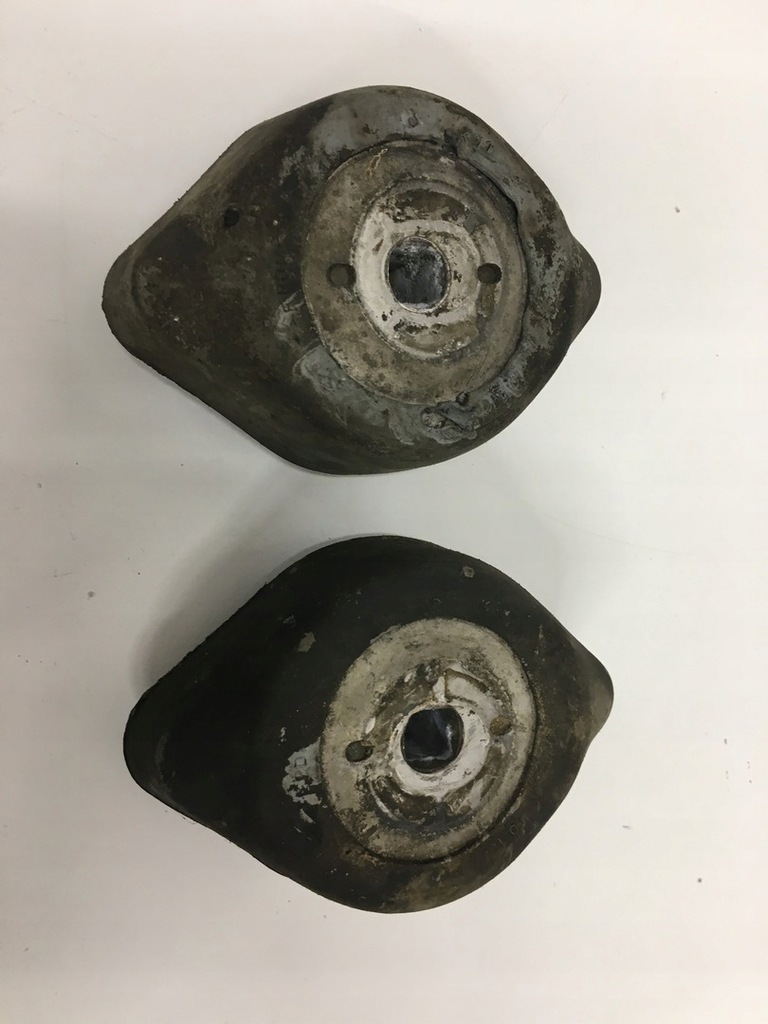 фото №13, Audi rs4 s4 b5 2.7t подушка коробки 8d0399151j 8d0399151d