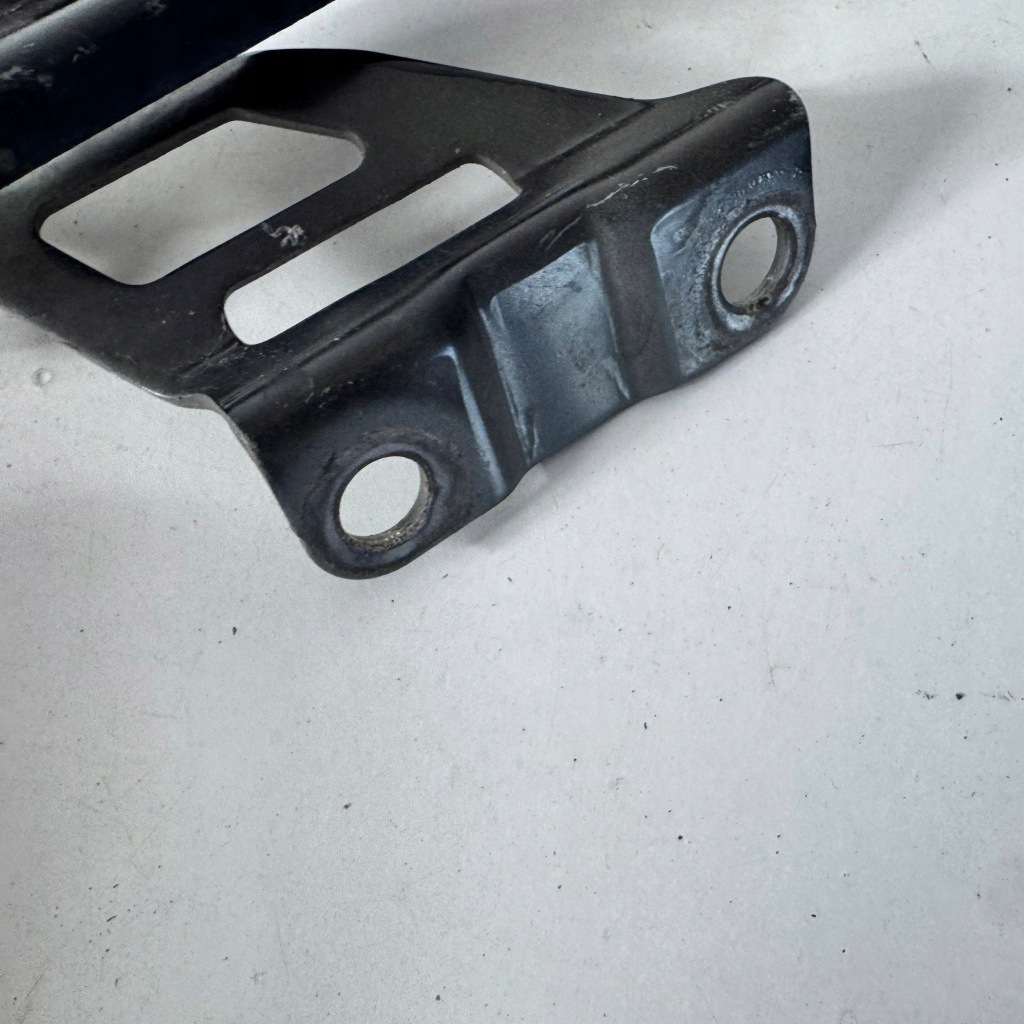 Петли капота левое  правый  комплект mazda 6 gh оригинальный номер оригинал ghp9 Недорого