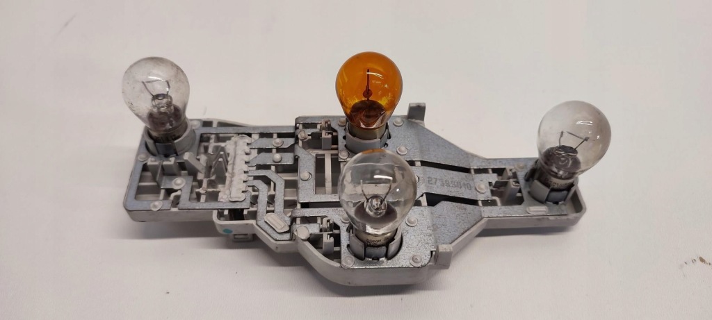 фото №1, Skoda octavia ii scout вкладыш лампы левый задняя 1z9945257