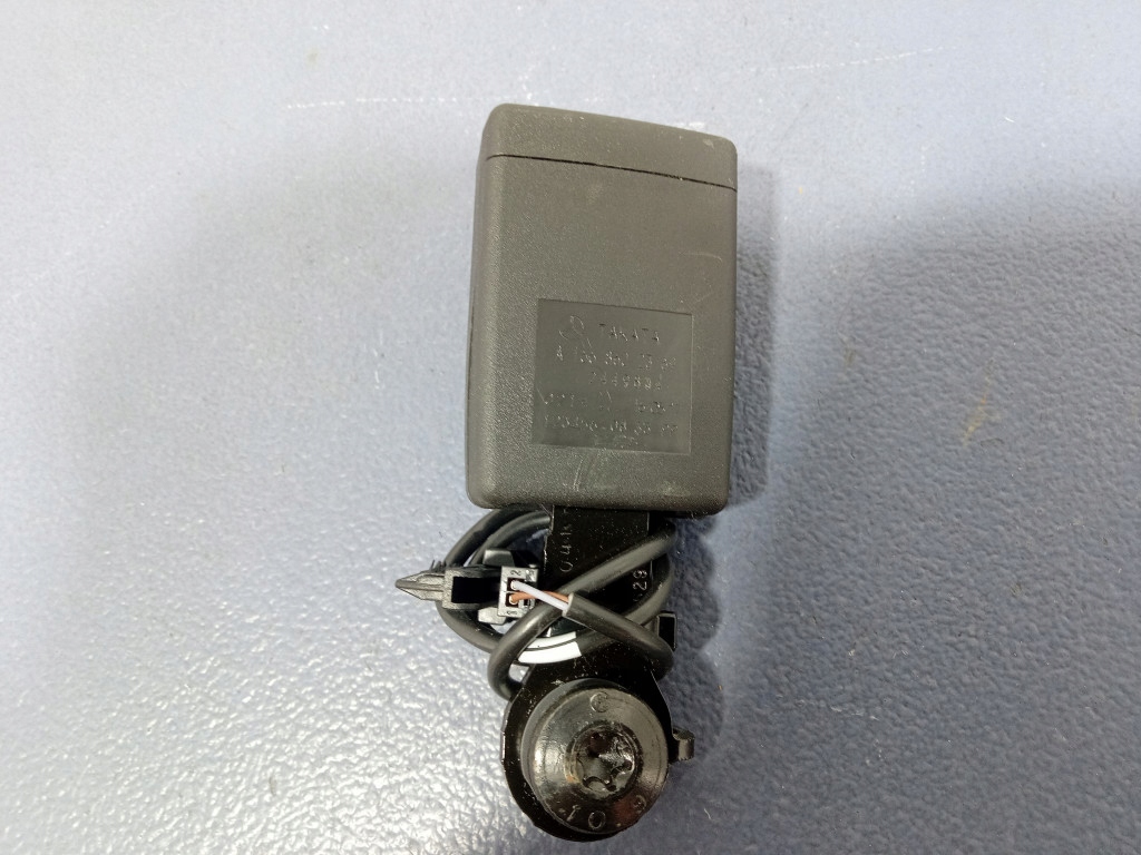 фото №2, Mercedes gls x166 замок пряжка поперечина задня 3 ряд a1668602469