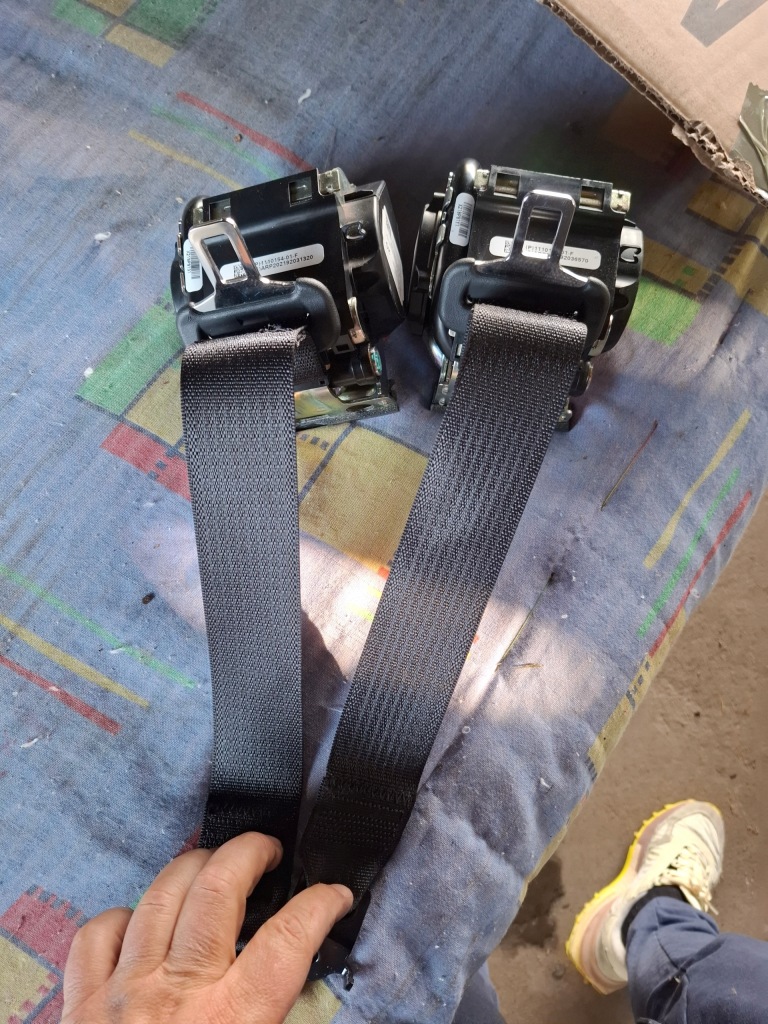 Купити Tesla model 3 iii ремінь безпеки лівий правий задній komple 1110154 оригінал