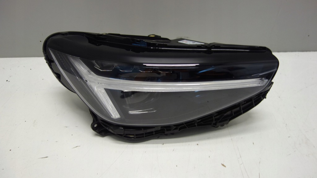 фото №1, Volvo xc40 lift лампа передня права 32392325