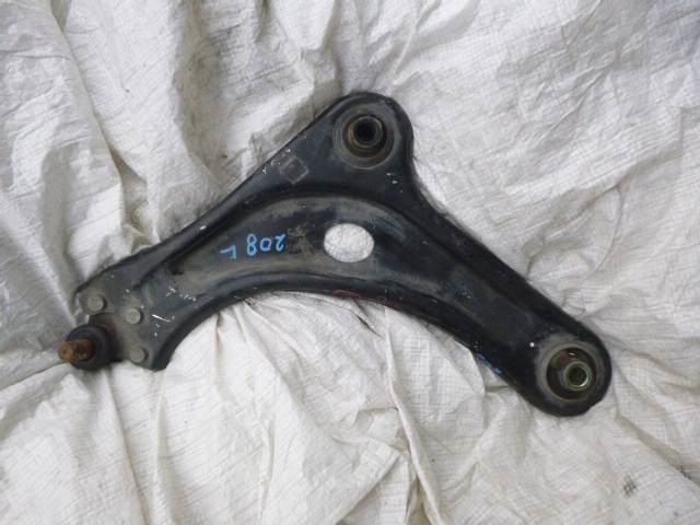 фото №1, Peugeot 208 2008 c3 левый перед передний рычаг