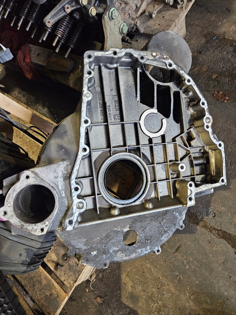 Купити Mercedes atego axor econic корпус зчеплення розподільного валу