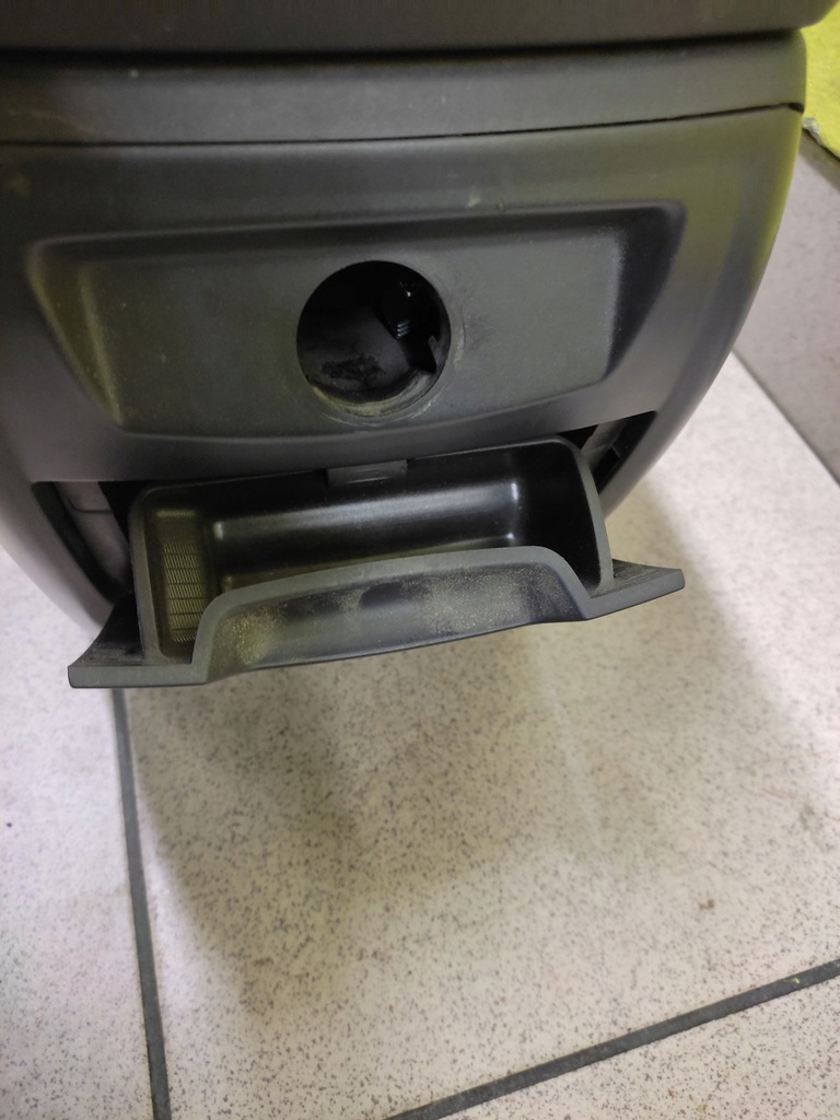 фото №8, Volvo v50 туннель средний подлокотник 30755349