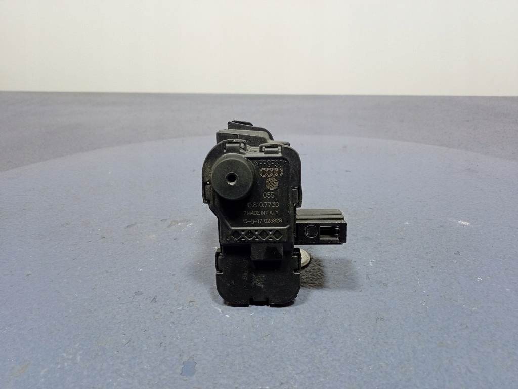 фото №1, Skoda fabia iii привід кришка заливної пального 7p0810773d