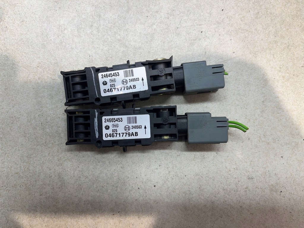 фото №4, Датчик удара pacifica 3.5 v6 04671779ab