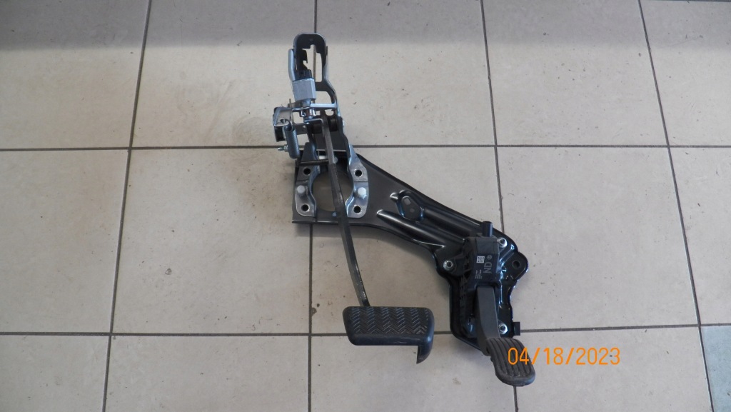 фото №1, Педаль сцепления toyota c-hr 1.8 гибрид