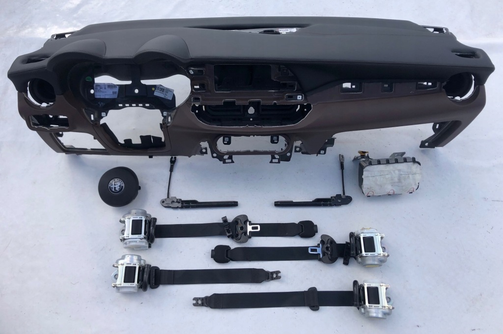 фото №1, Alfa romeo stelvio панель приладів консоль подушка безпеки подушки безпеки повітряні ремені pas !