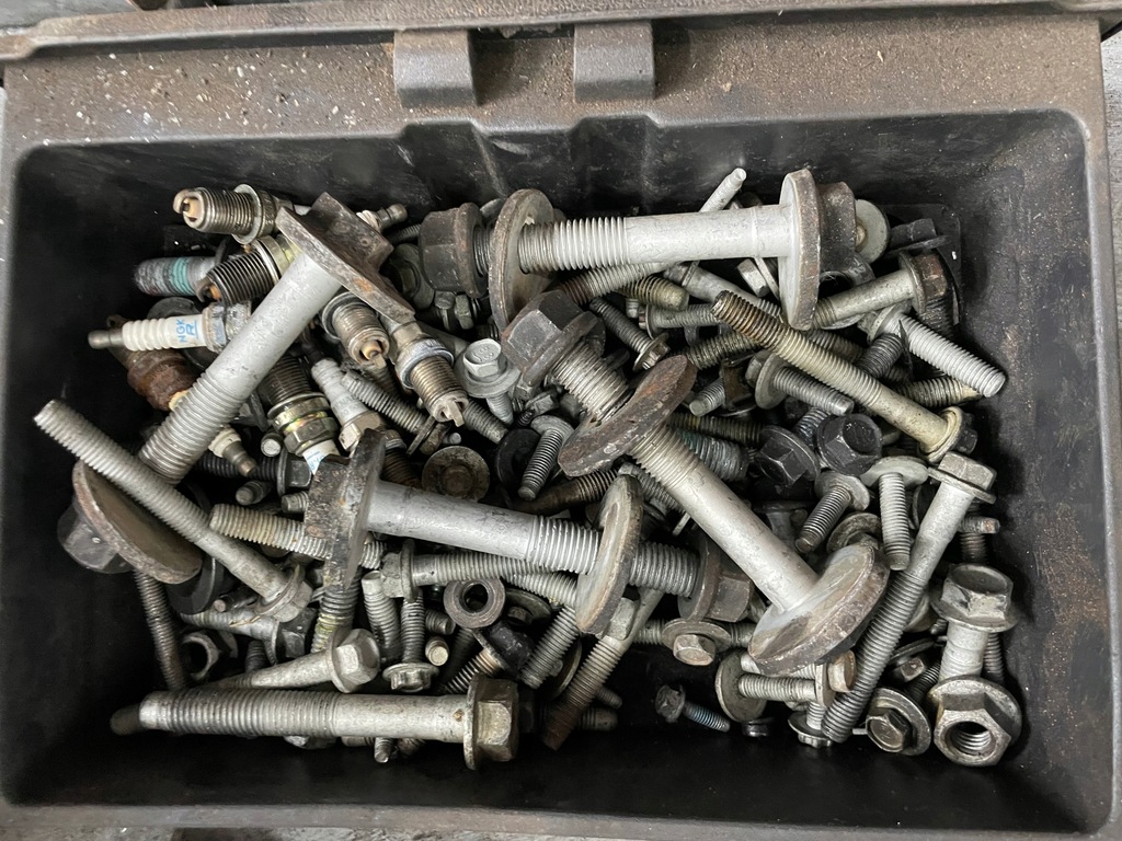 фото №1, Болт подвеска corvette c8