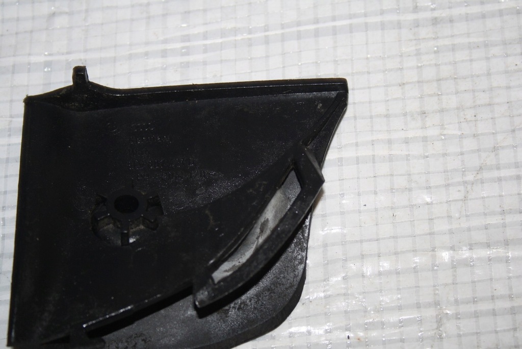 фото №13, Audi a3 8l заглушка бампера правый задняя 8l0807421d