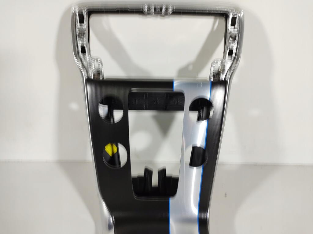 фото №4, Volvo v40 12- рамка радио панель обдув