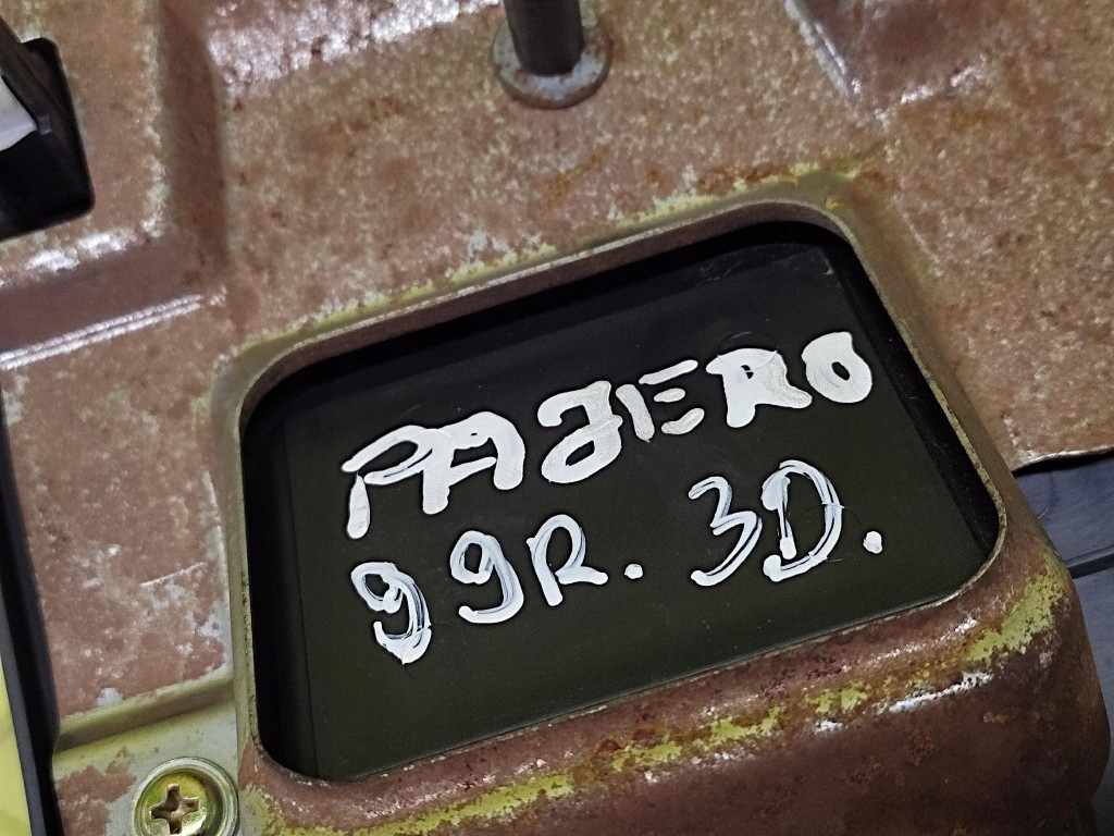 фото №8, Mitsubishi pajero iii захист панелі консолі mr402443