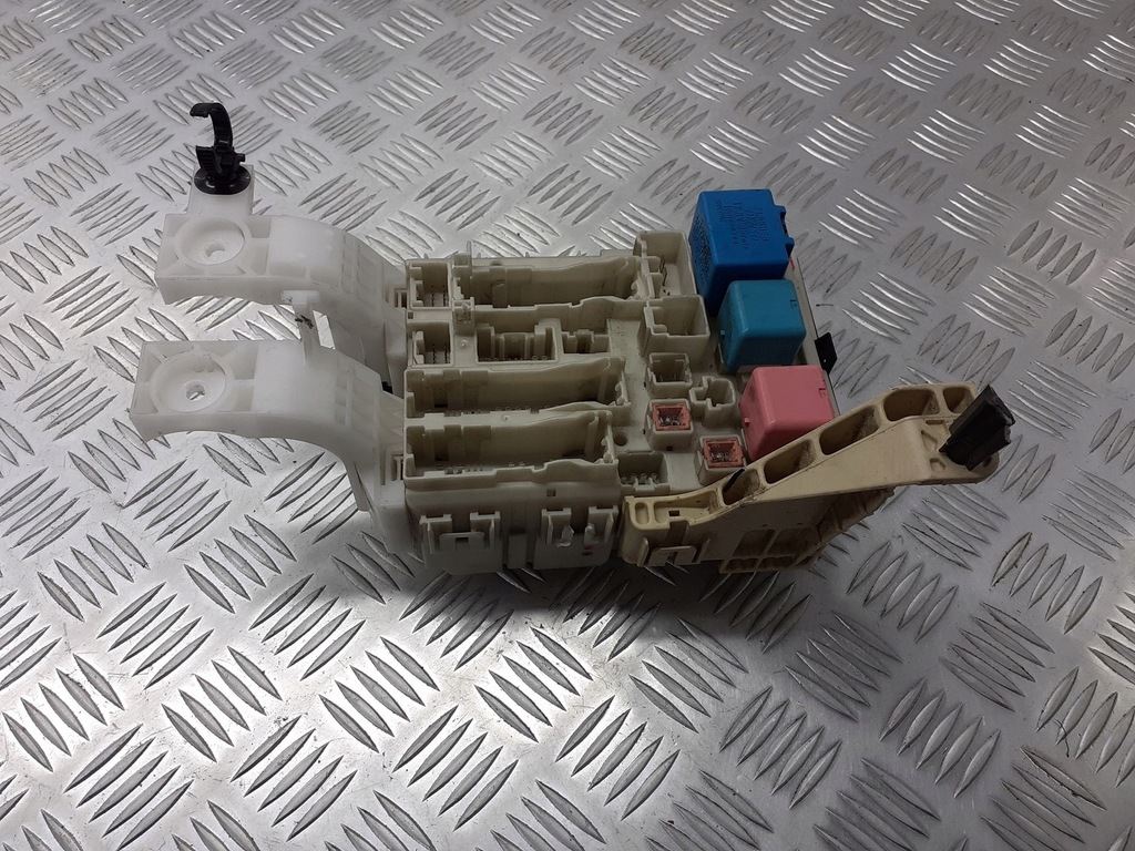 фото №1, Коробка предохранителей toyota yaris ii 82730-52700