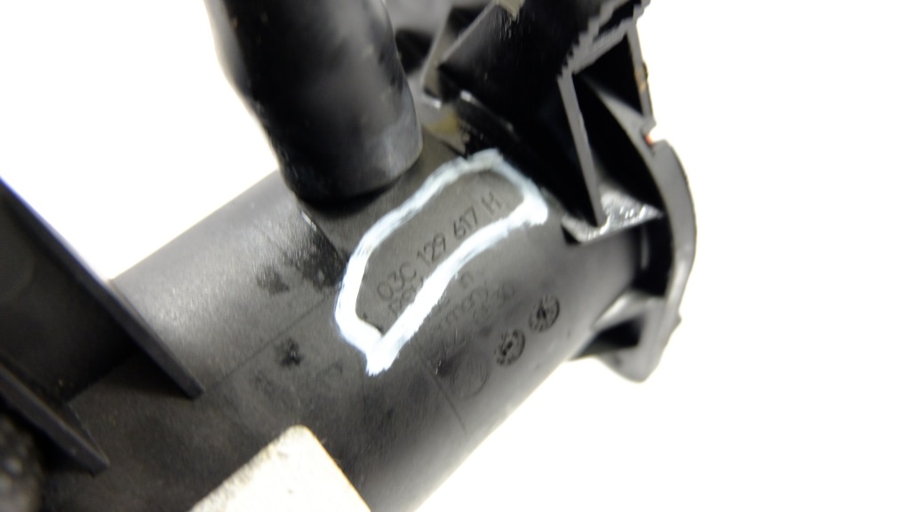 Vw touran 1.4 tsi труба шланг повітря 03c129617h Недорого