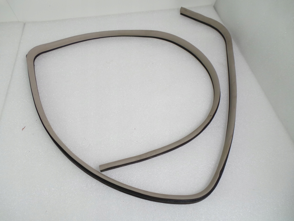 фото №1, Прокладка дверь левая chrysler town country 2011-