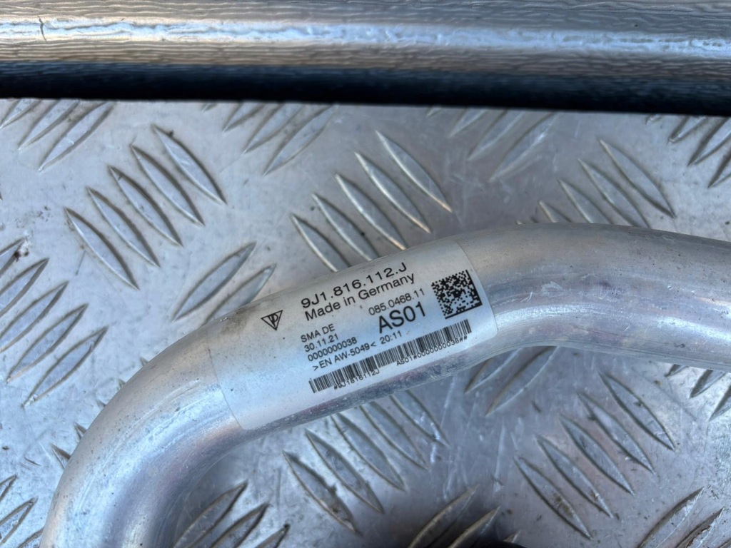 фото №5, Porsche taycan 4s радиатор кондиционера шланг eu. 9j1816198e 9j1816115