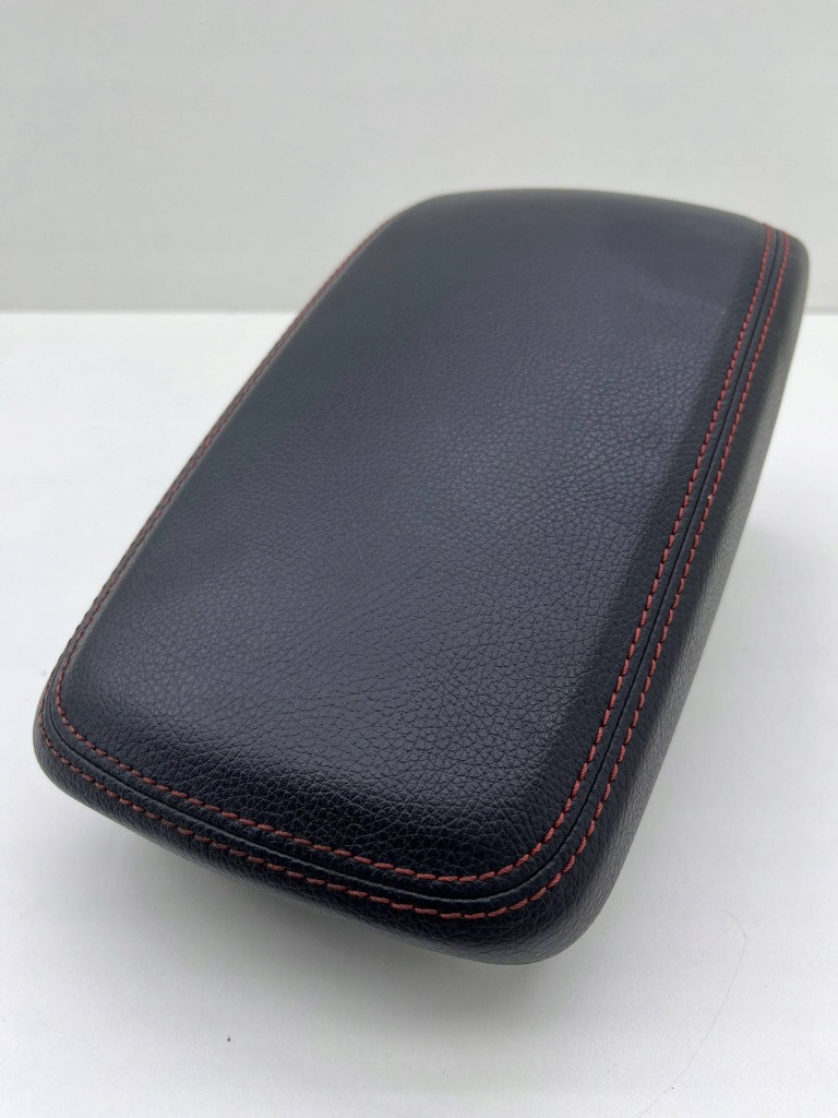 фото №1, Mercedes w117 w246 подлокотник кожа