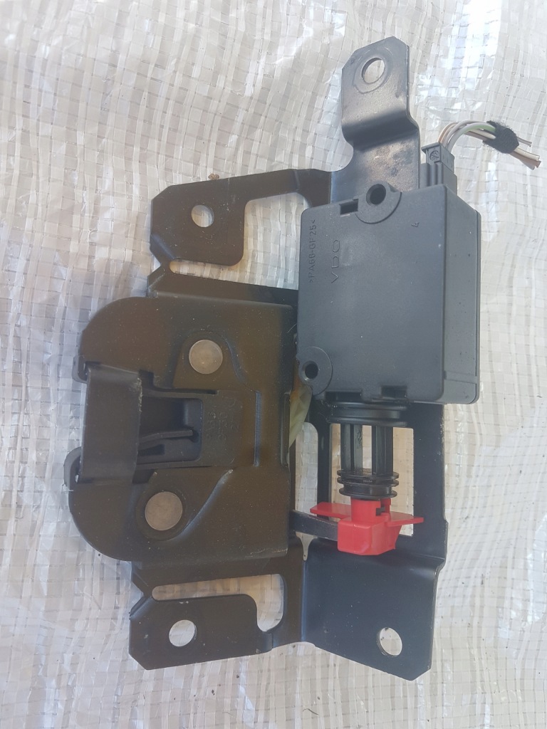 фото №1, Bmw x3 e83 замок крышки задняя 7057364