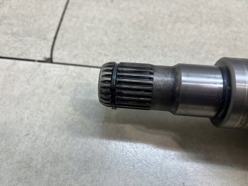 Приводной вал правый  длинная задний  pacifica 3.5 v6 p05110028aa в Украине