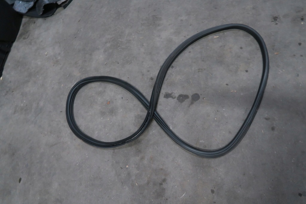 фото №1, Ford kuga mk3 escape прокладка крышки задняя задний багажника