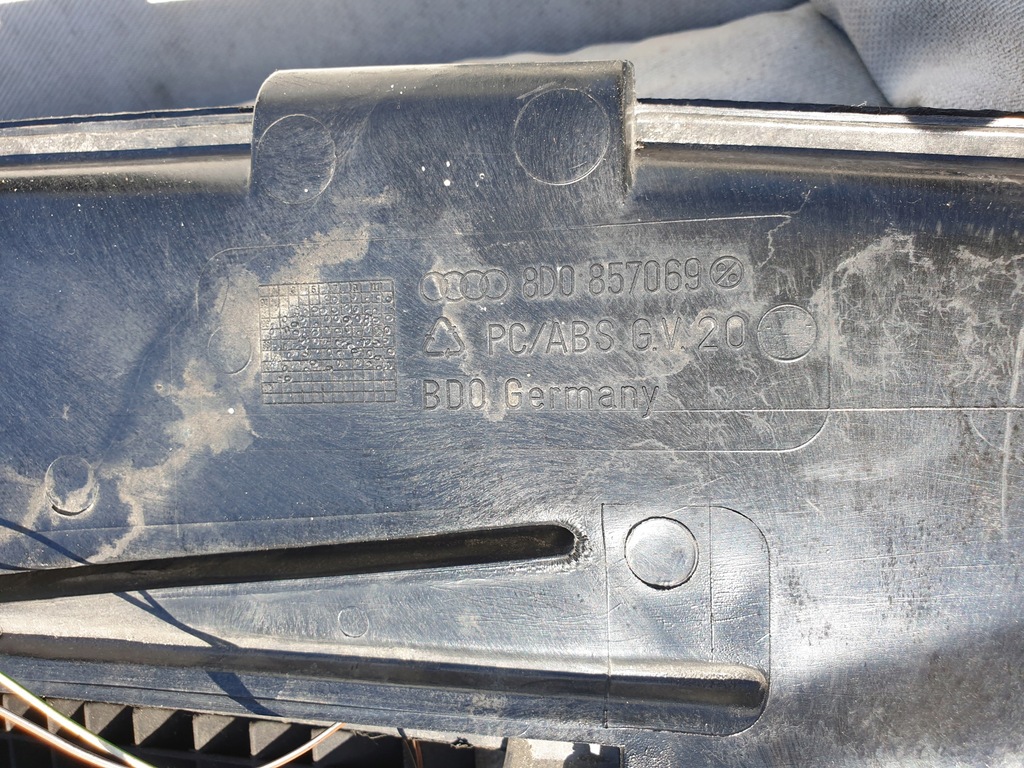 фото №11, Панель приладів приладова консоль панель приладів ґрати обдув канал повітря audi a4 b5