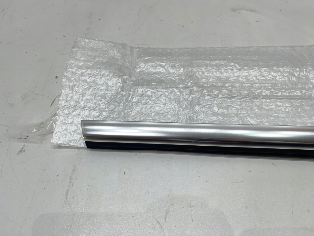 Mercedes cla w118 молдинг ущільнювач двері a1187300801 Недорого