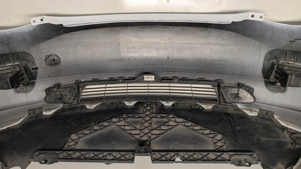 Бампер перед tesla model 3 Оригінал